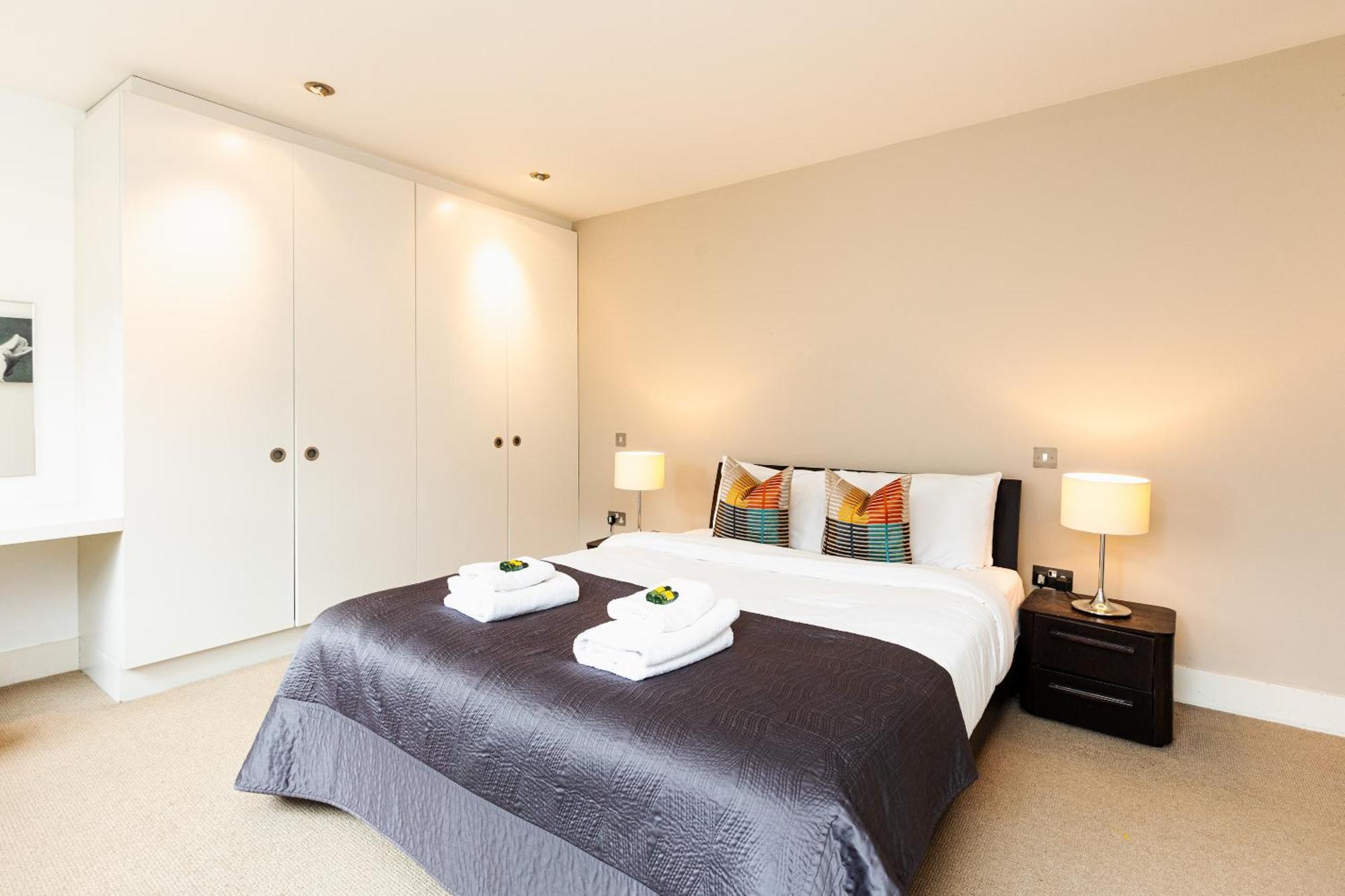 Stylish 1br, Near Monument Station! Apartamento *