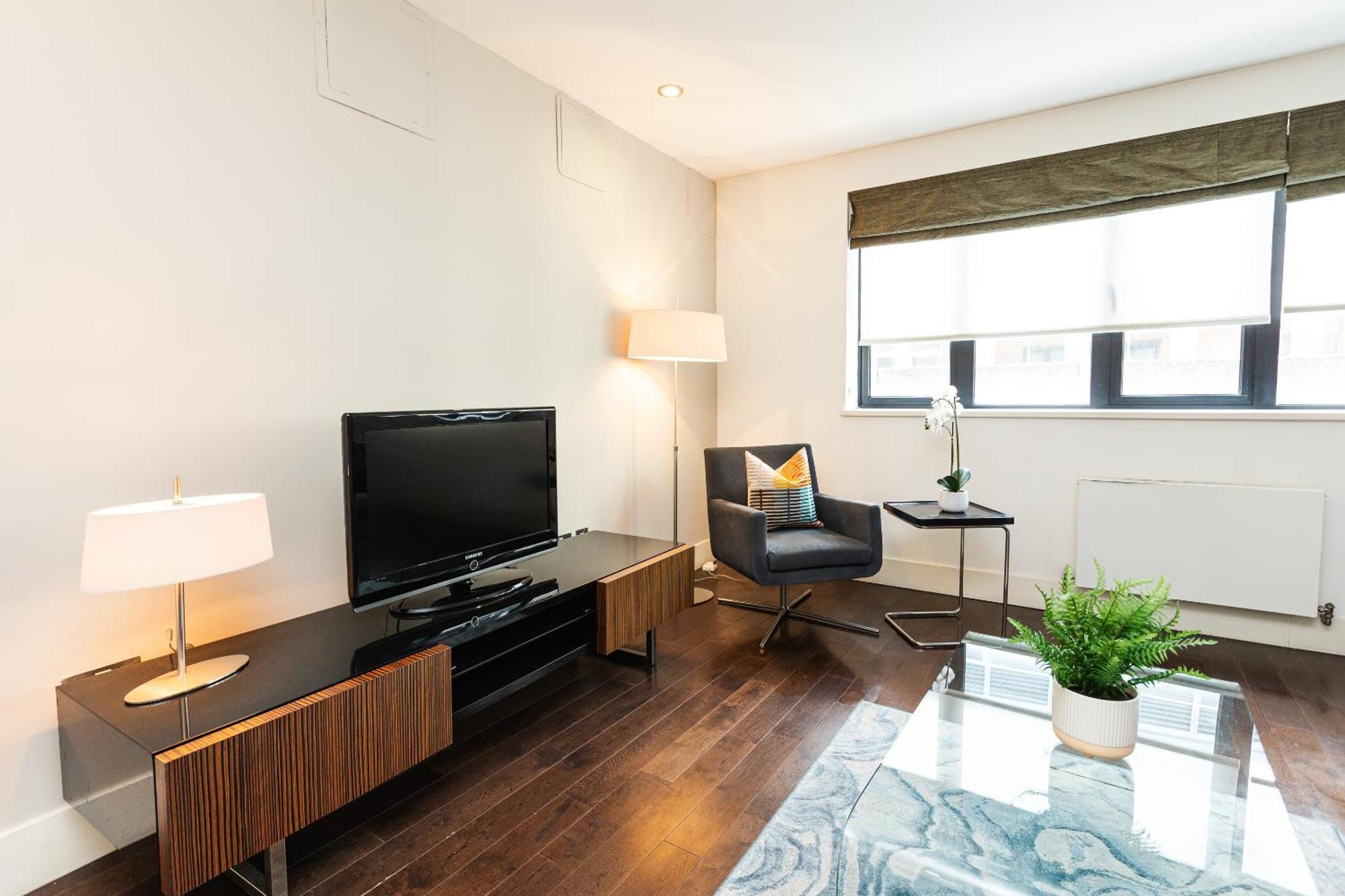 Stylish 1br, Near Monument Station! Apartamento